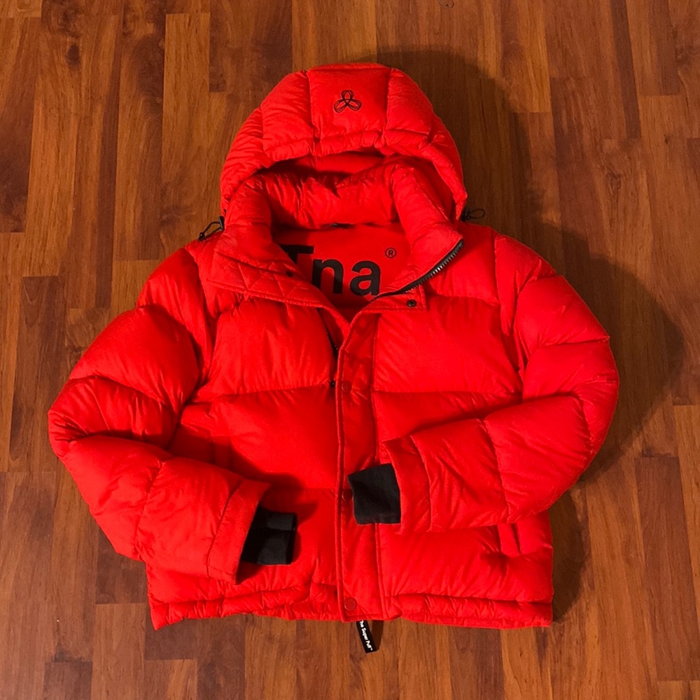 Aritzia TNA the super puffer red